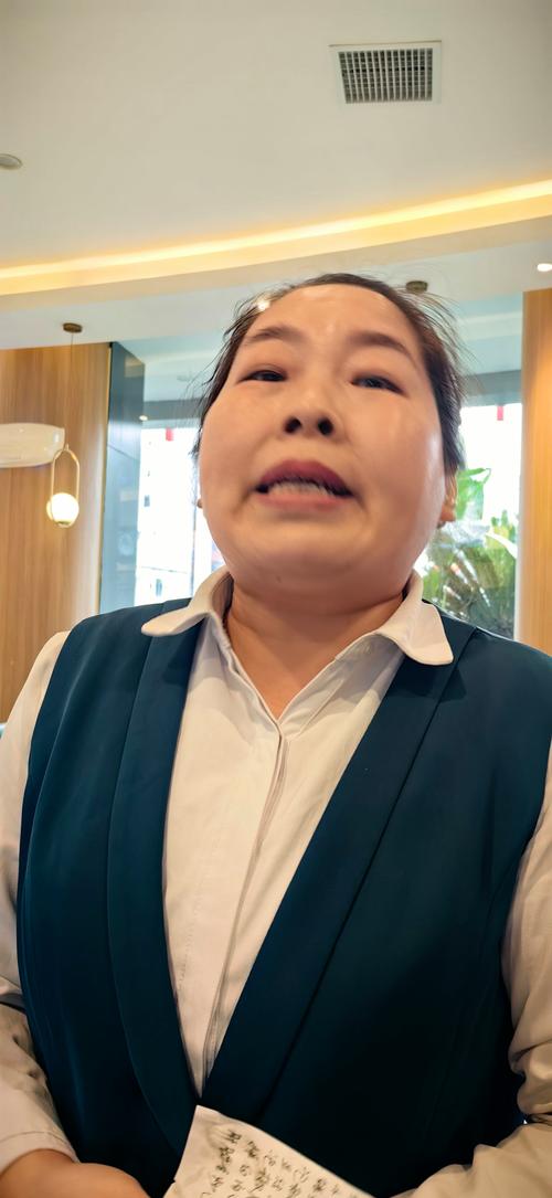 张阿姨皱眉询问